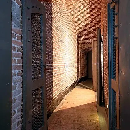 Vuren Hotel *